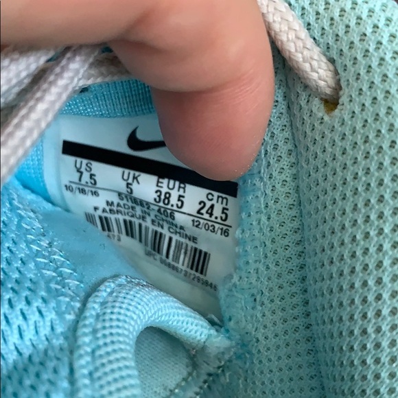 SOLD✨Nike women’s Roshe one size 7.5 - Picture 5 of 7